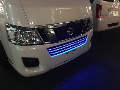ARJ NV350キャラバン E26 標準ボディ 前期 ベントメッキカバーLED