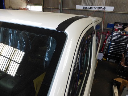 ARJ NV350キャラバン カーボンルーフレール