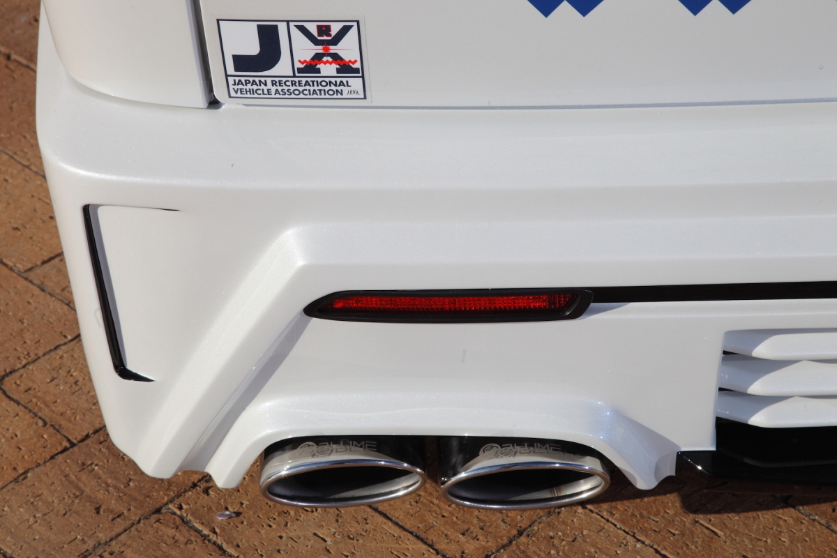 BLUME ハイエース 200系 ワイドボディ マフラーカッター