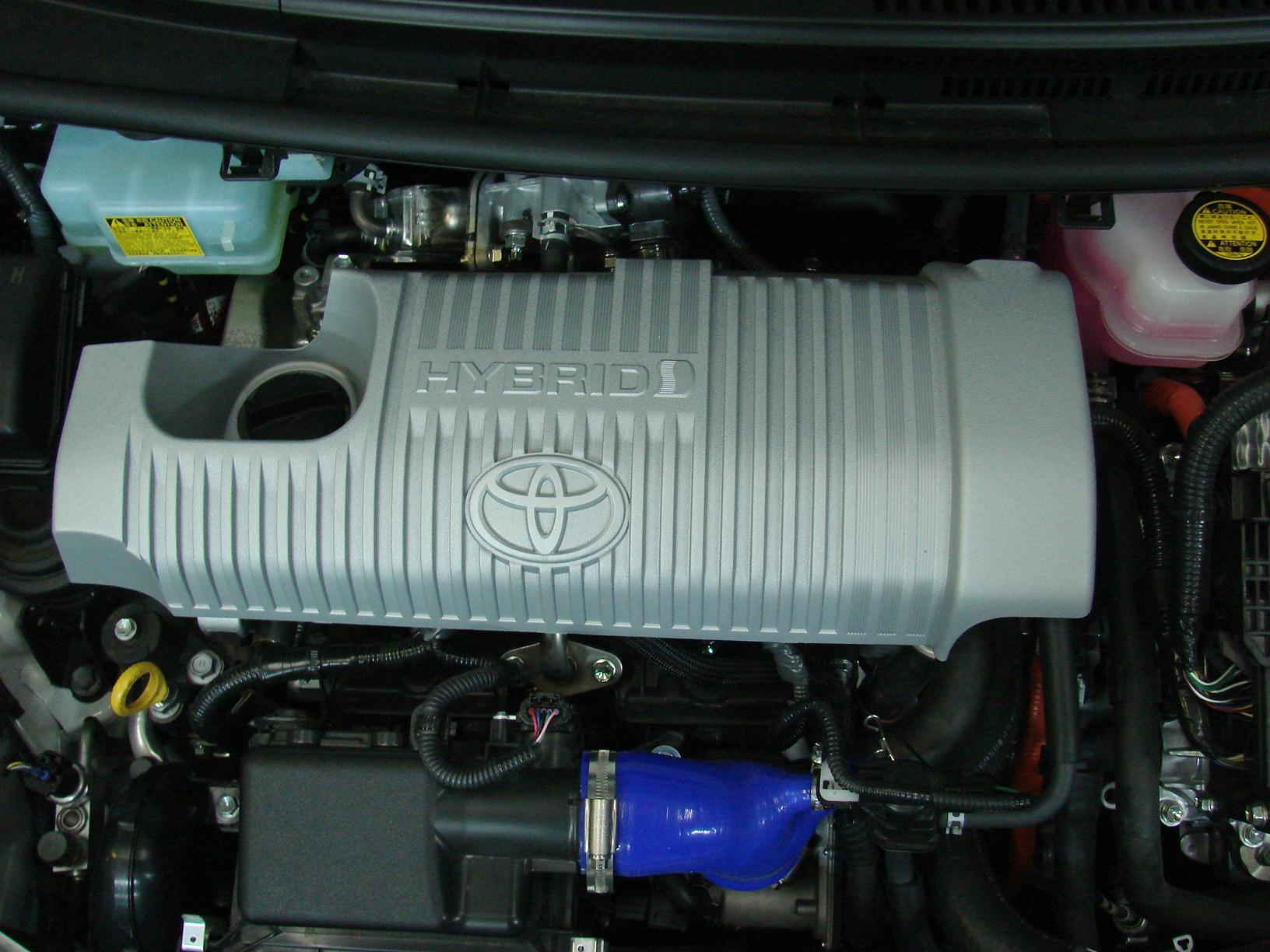 BOOM HBスポ－ツ AQUA（アクア） ＥＵ Toyota 純正エンジン　ヘッドカバー　