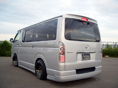 CIRCUS PROJECT / SANCTUARY ＨＩＡＣＥ　（SUPER GL200系）用　リアハーフスポイラー