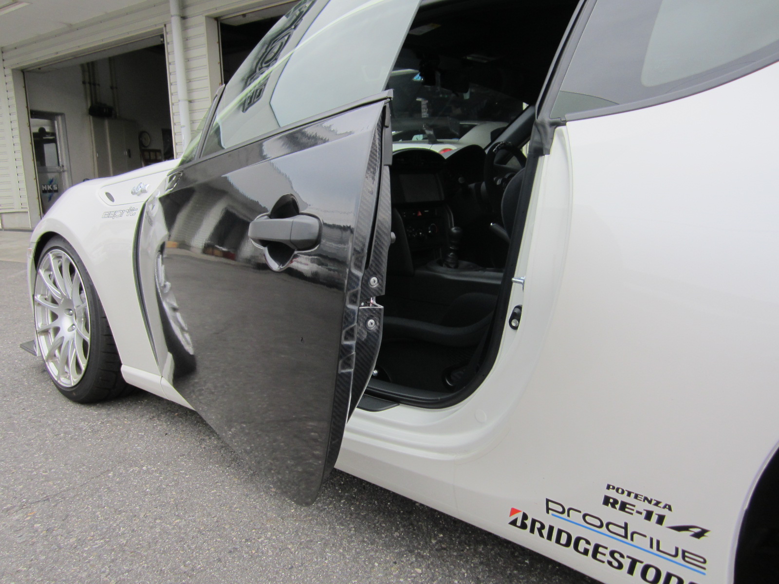 ESPRIT 86 ZN6 ドライカーボンドア