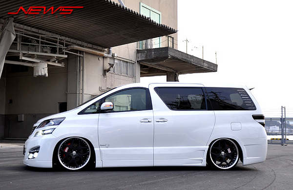 NEWS ヴェルファイア 20系 後期 Euro Spartan style サイドステップドアパネル