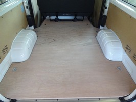 SUNBOX ハイエース 200系 3型前期 DX 2列目シート：有(6席用) 4ドア フロアパネル(ラワン合板)