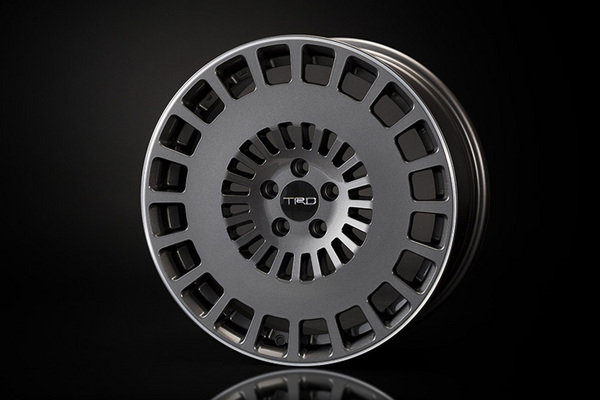 TRD プリウスPHV ZVW50系 18インチアルミホイール「TRD TF8」1台分 (4本) ＆ナットセット