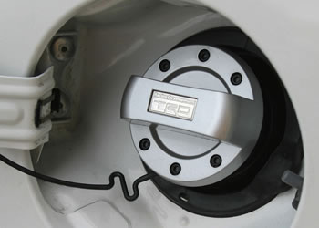 TRD ヴォクシー ZRR70系G・ZRR70系W フュ－エルキャップカバ－ (テザー付き) )