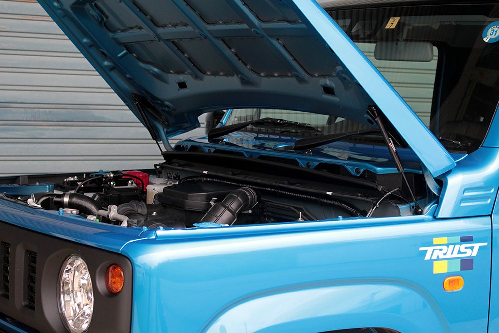 TRUST 新型ジムニー JB64W/ジムニーシエラ JB74W GReddy エンジンフードリフター