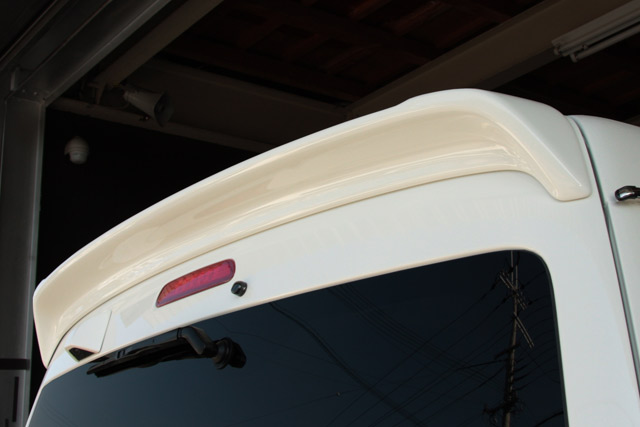 UI Vehicle ハイエース 200系 ミドルルーフ専用 ルーフスポイラー