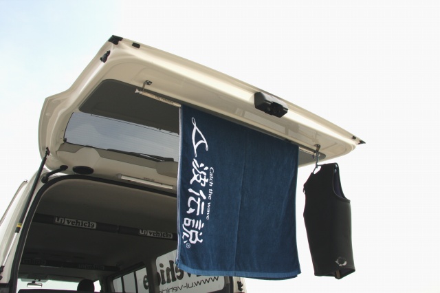 UI Vehicle ハイエース 200系 ワイド リアゲート用ハンガーレール