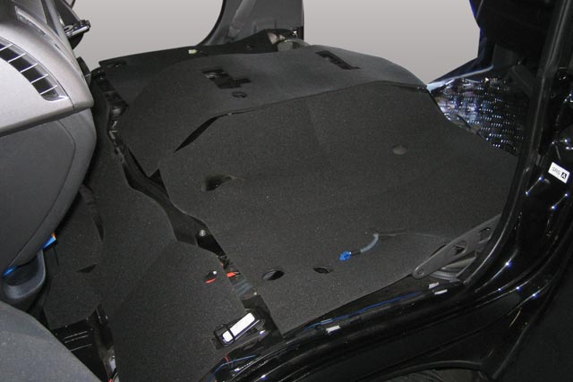 UI Vehicle ハイエース 200系 フェリソニ防音材