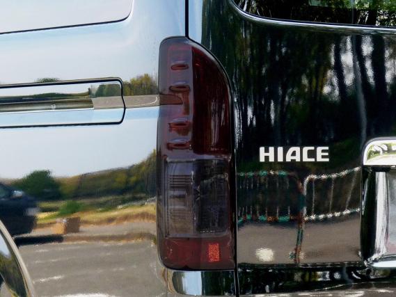 WORLD ハイエース 200系 4型 標準ボディ専用 スモークテールカバー 左右セット