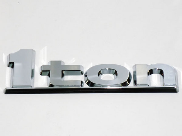 WORLD ハイエース 200系 1-4型 標準ボディ 1TONクロームエンブレム