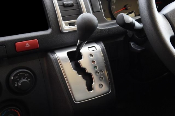 WORLD ハイエース 200系 標準ボディ 4型 シフトゲートパネル